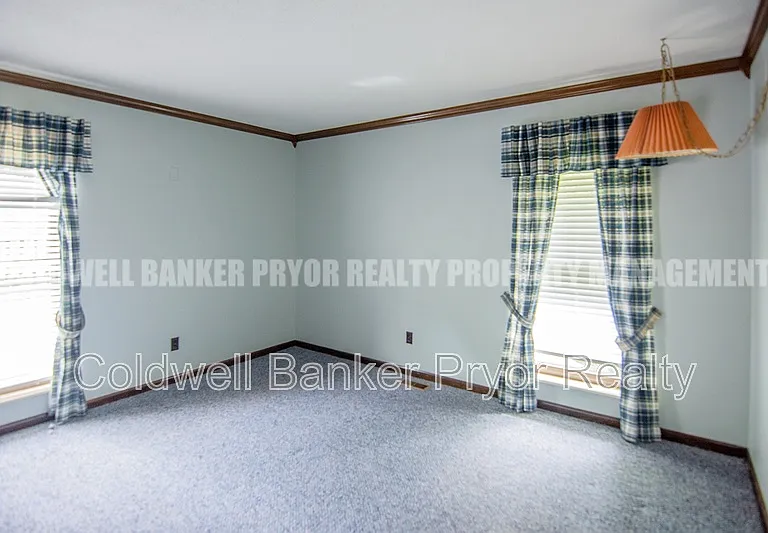 165 Lakeshore Ct — Photo 28