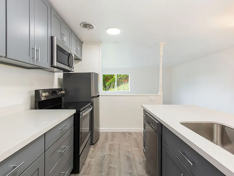Barrett Apartments — Photo 49