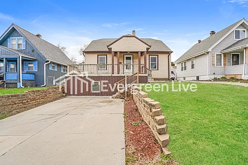 5027 Maple St Photo 1