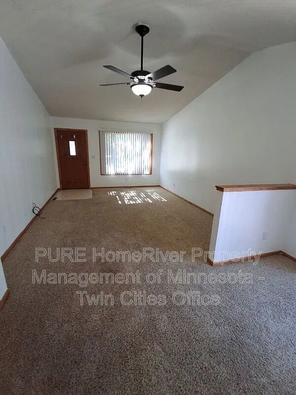 3 bed, 2.0 bath, 1734 sqft, $1,925 — Photo 2