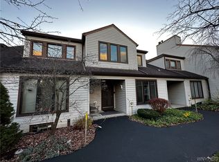 105 Old Meadow Dr, East Amherst, NY 14051