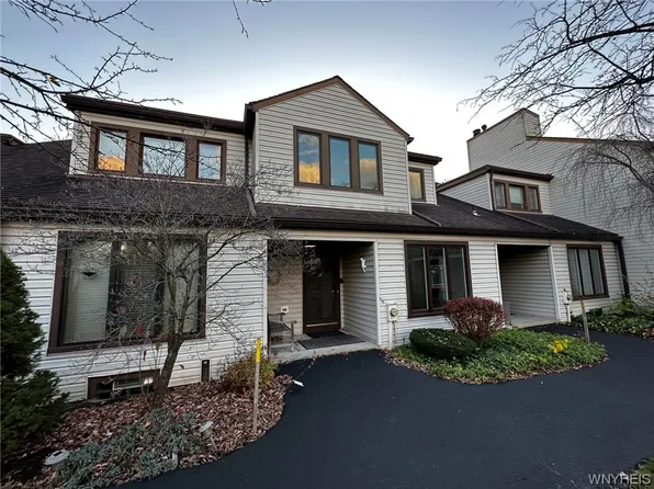 105 Old Meadow Dr, East Amherst, NY 14051