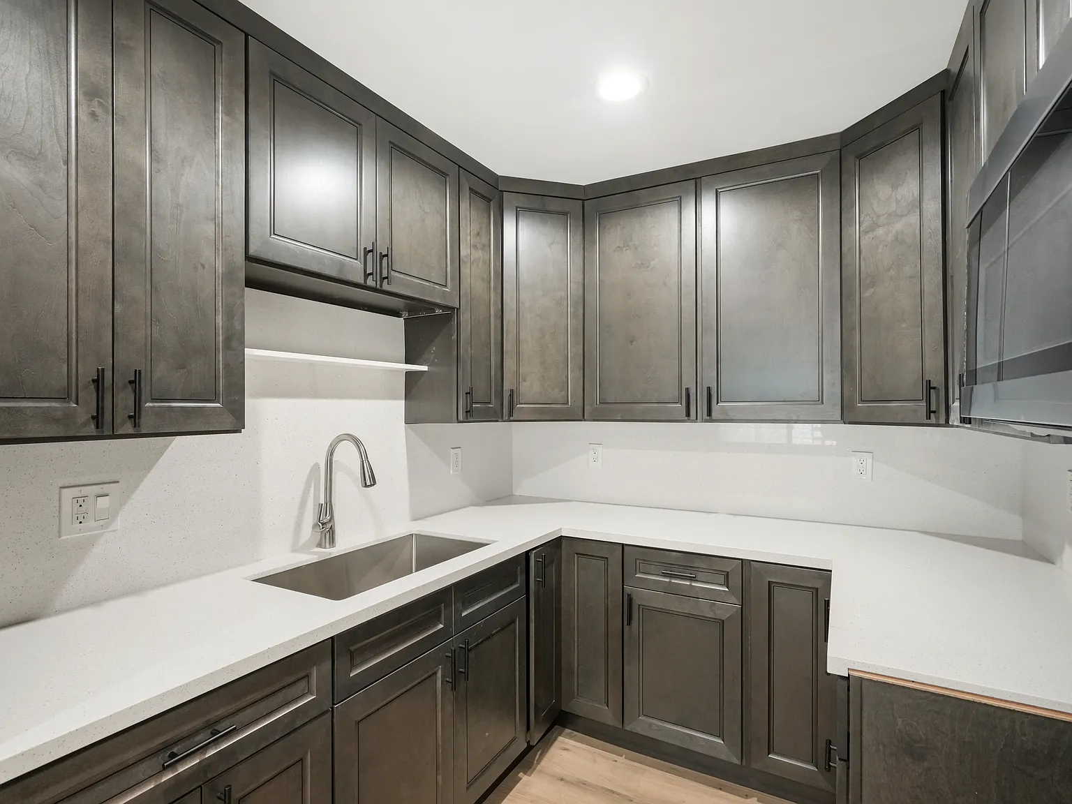 2 bed, 980 sqft, $3,000 — Photo 3