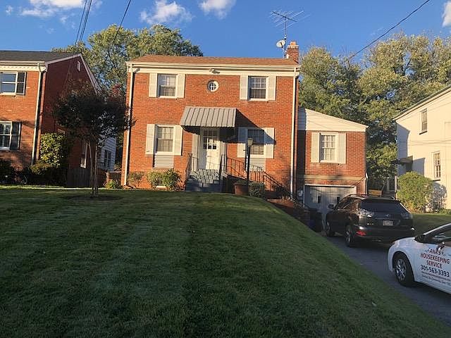 2nd image of 609 Forest Glen Rd