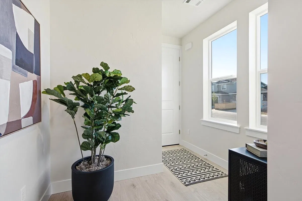 3 bed, 2.5 bath, 1742 sqft, $2,595 — Photo 4