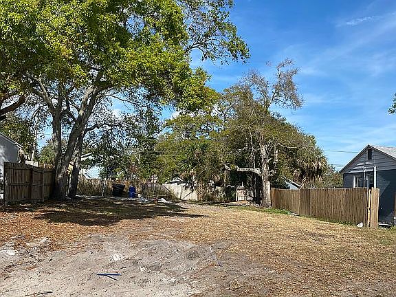 5th image of 2710 Edwards Ave S