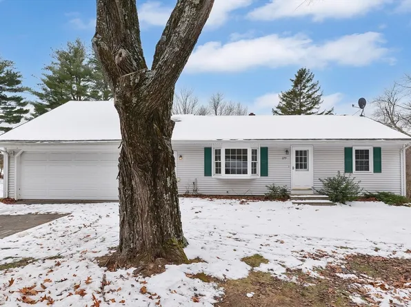 279 S Longyard Rd, Southwick, MA 01077
