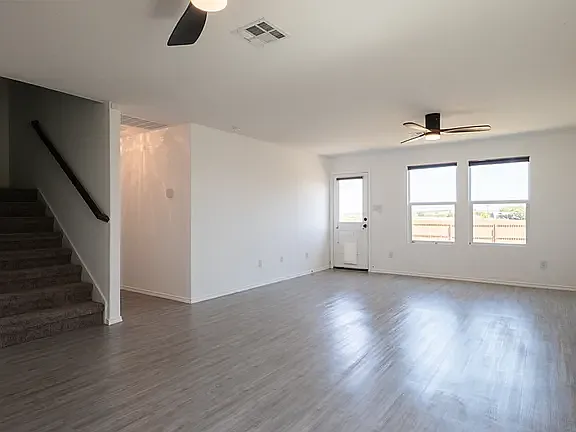 9051 Navarro Vis — Photo 29