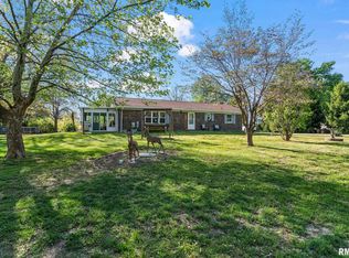 5997 Smith Rd, Pleasant Plains, IL 62677