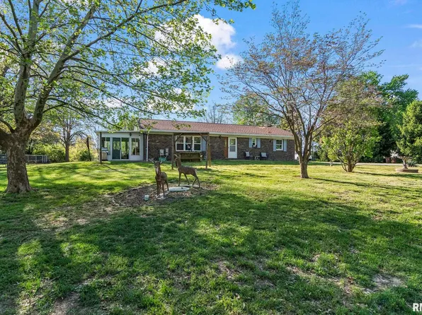 5997 Smith Rd, Pleasant Plains, IL 62677