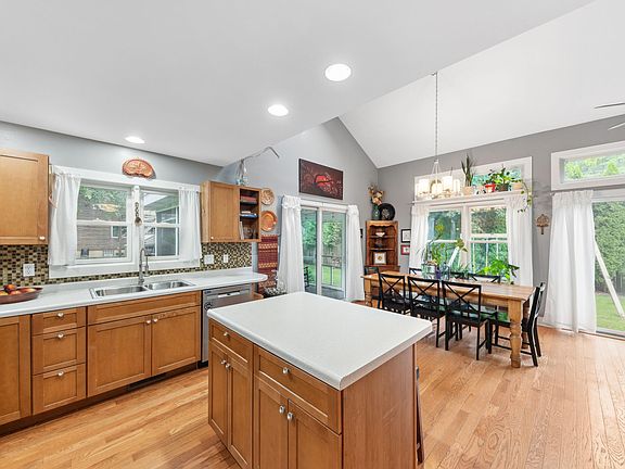 5th image of 10399 Millard Ave