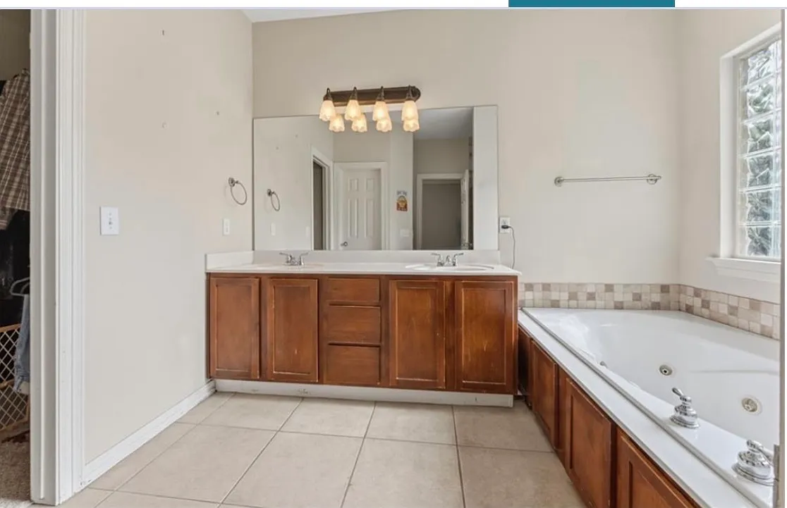 4 bed, 2.5 bath, 2800 sqft, $675 — Photo 3