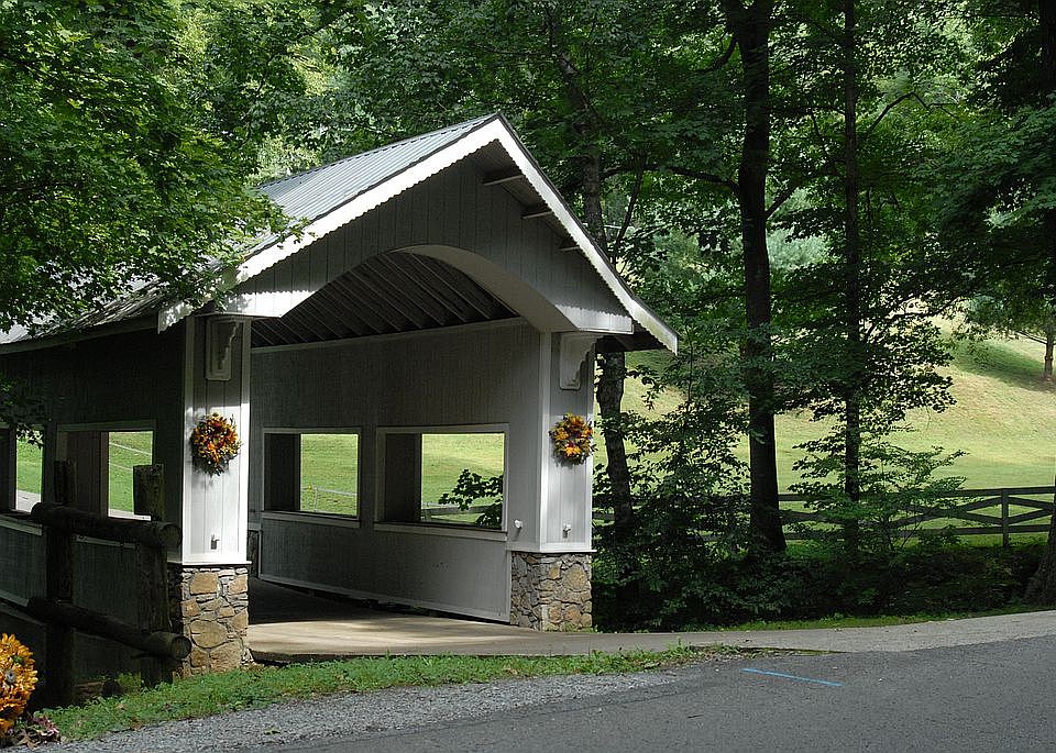Covered bridge Entrance