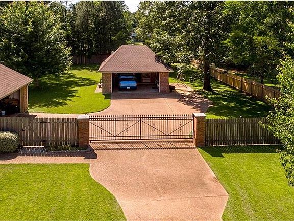 Entrance to backyard