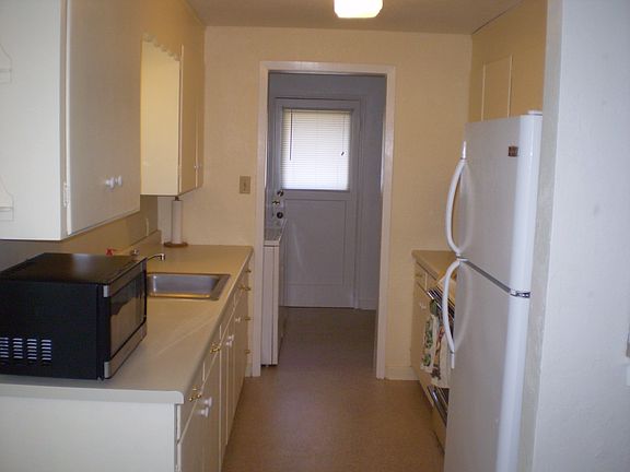 5th image of 807 S Ironwood Dr