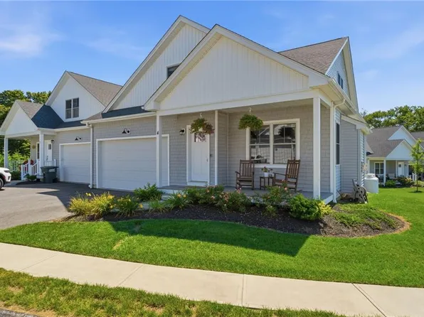 4 Blue Heron Dr, Westerly, RI 02891