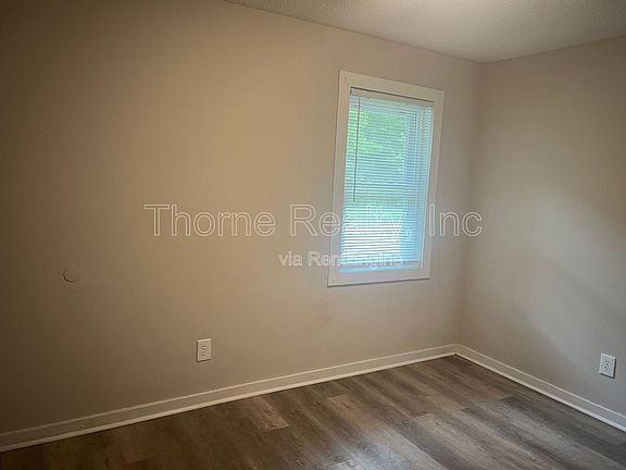 4th image of 104 Nandina Ct