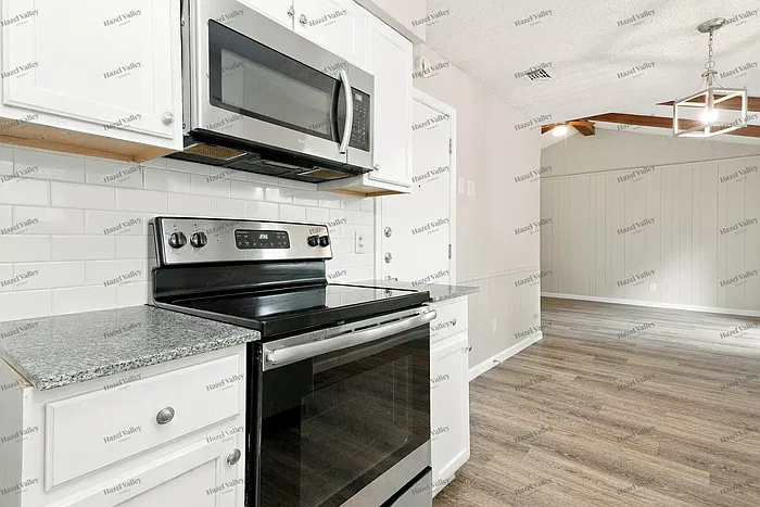 3 bed, 2.0 bath, 1174 sqft, $1,745 — Photo 4