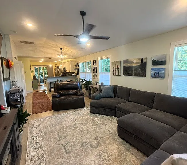 406 Caverly Ln — Photo 17