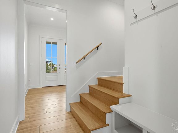 5th image of 425 Gulfview Ln