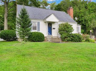 35 Leonard Pl, Trumbull, CT 06611