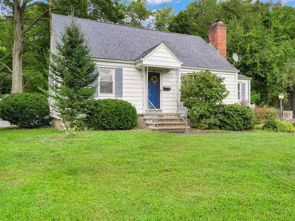 35 Leonard Place, Trumbull, CT 06611