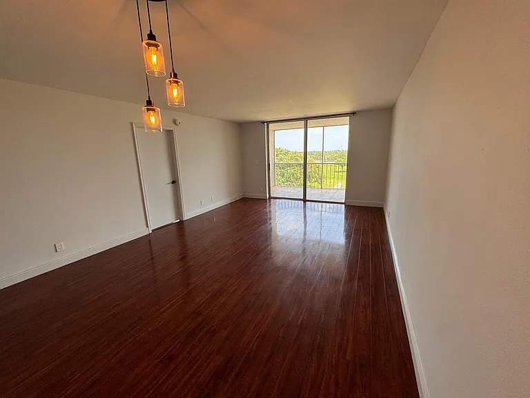 4570 NW 18th Ave #605 — Photo 7
