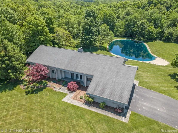 1641 Tu Van Trl, Leonard, MI 48367