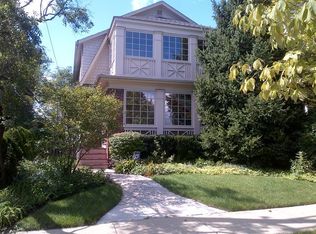760 Oakwood Ave #2, Lake Forest, IL
