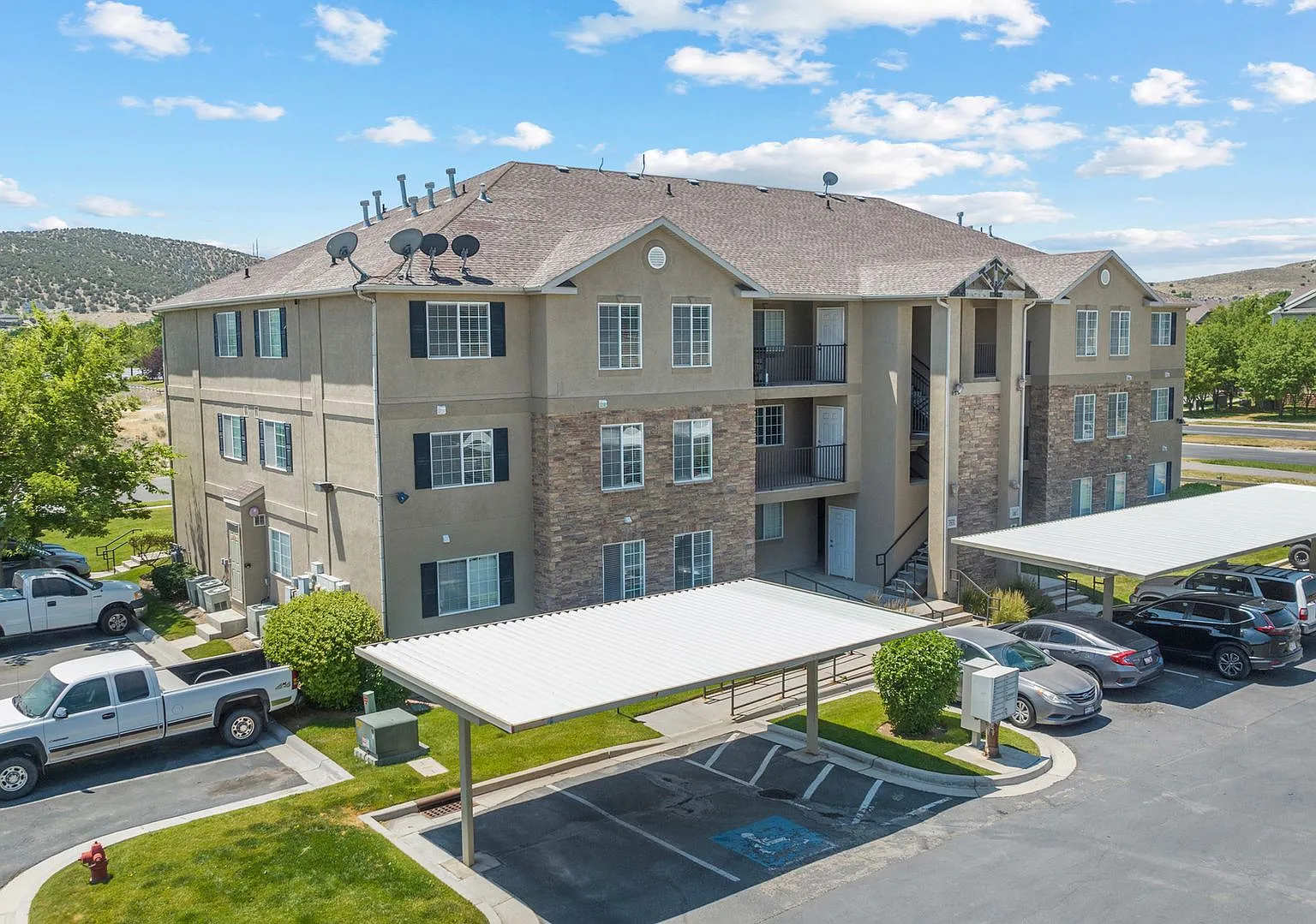 Updated Eagle Mountain Condo — Photo 2