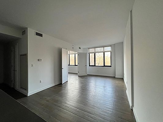 1st image of 125 Parkside Ave #5B