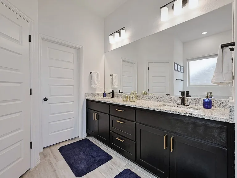 13004 Bloomington Dr — Photo 16