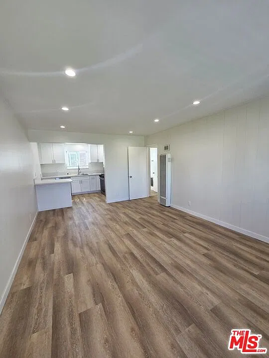 2 bed, 1.0 bath, 750 sqft, $2,700 — Photo 3