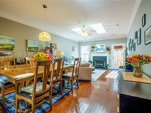 3rd image of 2703 Kingsbury Ct