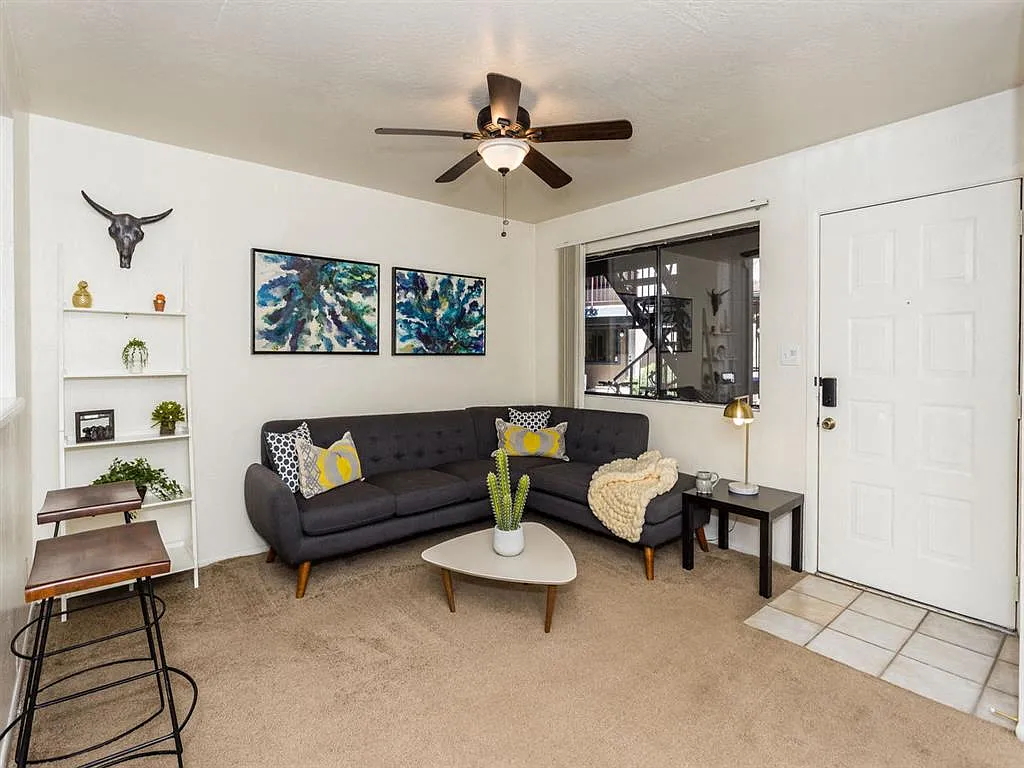 University Square Apartments — Photo 3