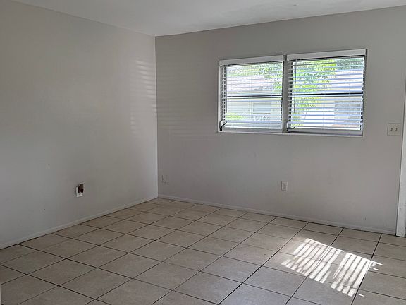 3rd image of 710 5th Ave NE #710