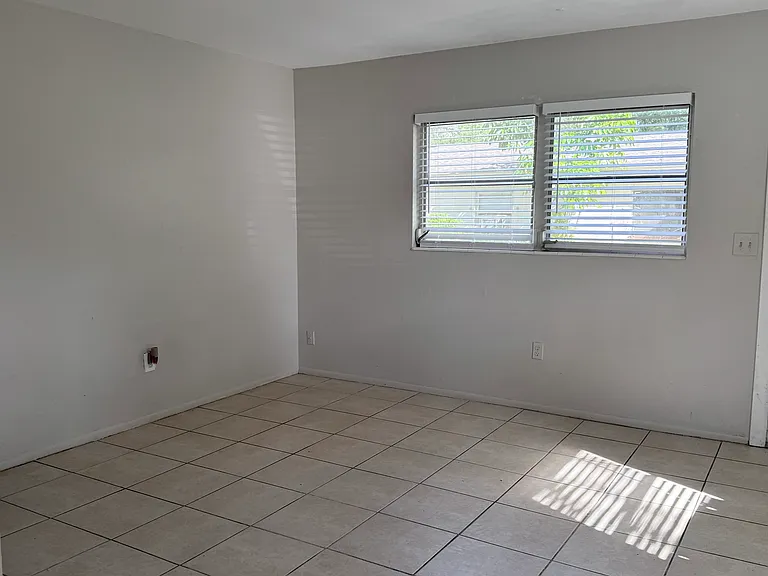 710 5th Ave NE #710 — Photo 3