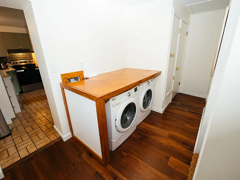 340 W 400 N — Photo 17
