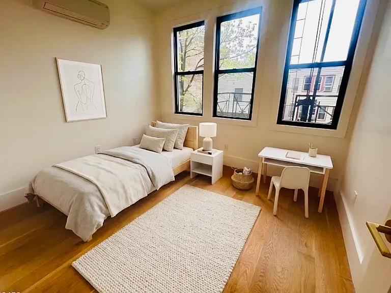 50 Grace St #1B — Photo 3