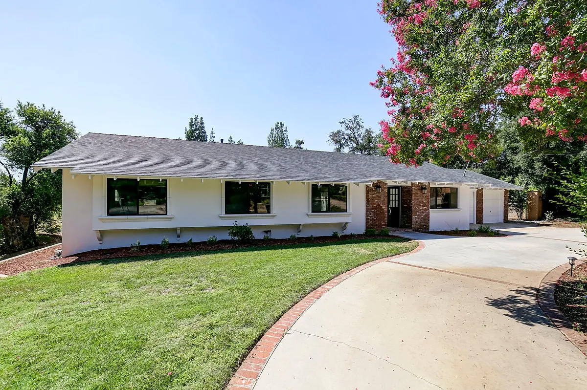 Building Photo - 1710 Country Club Dr