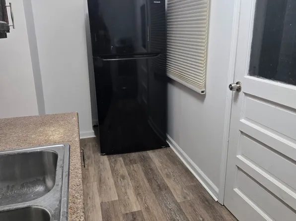 32 Clairmont Pl APT B, Pontiac, MI 48342