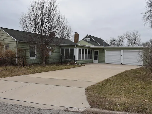 700 25th St NE, Cedar Rapids, IA 52402