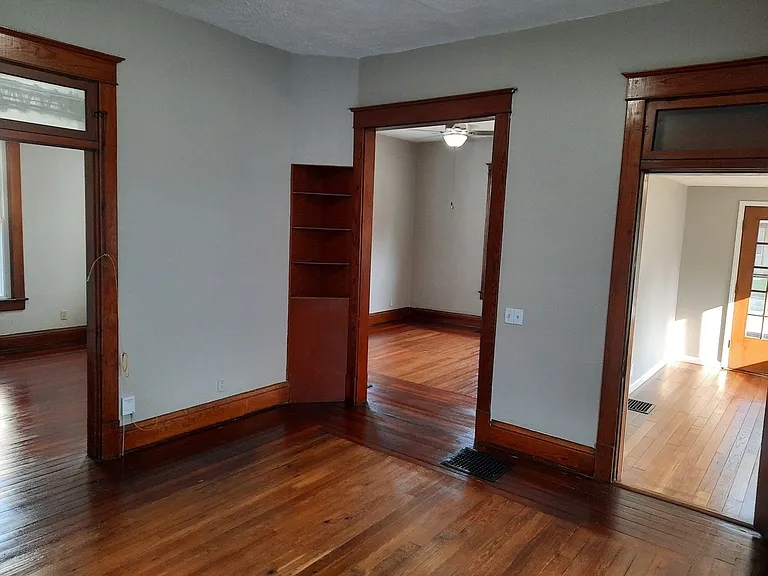 1615 Ferry St — Photo 9