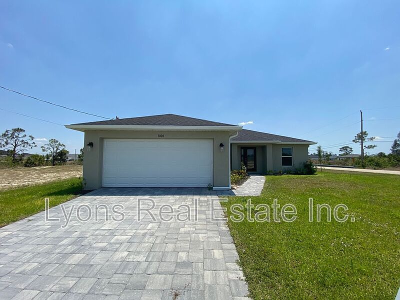 1st image of 1000 NE 44th Ln