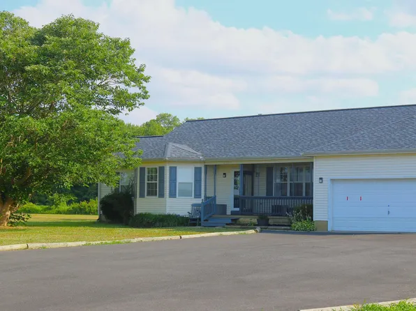 8365 Bayside Dr, Dover, DE 19901