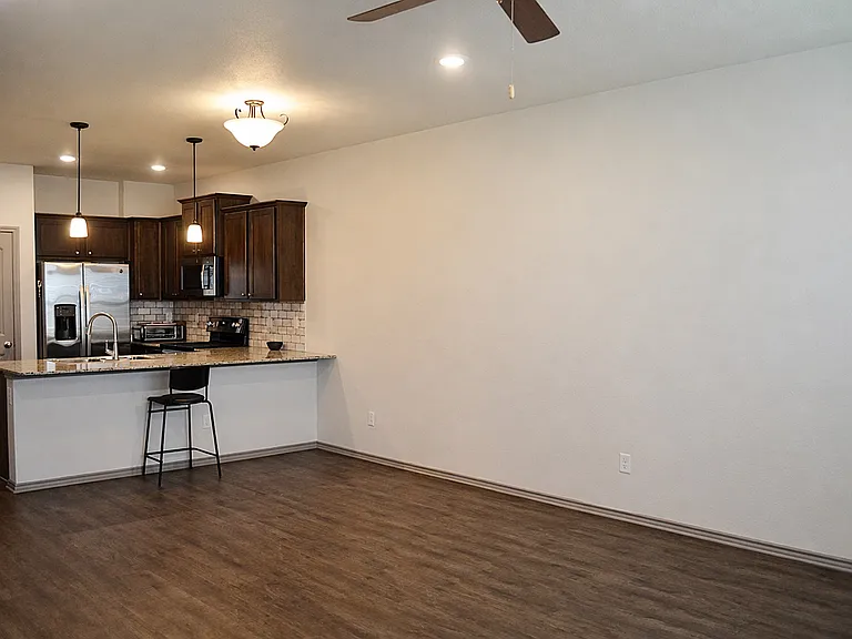 334 Green Valley Dr — Photo 8