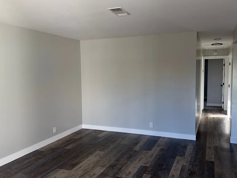 3293 Roland Dr — Photo 8