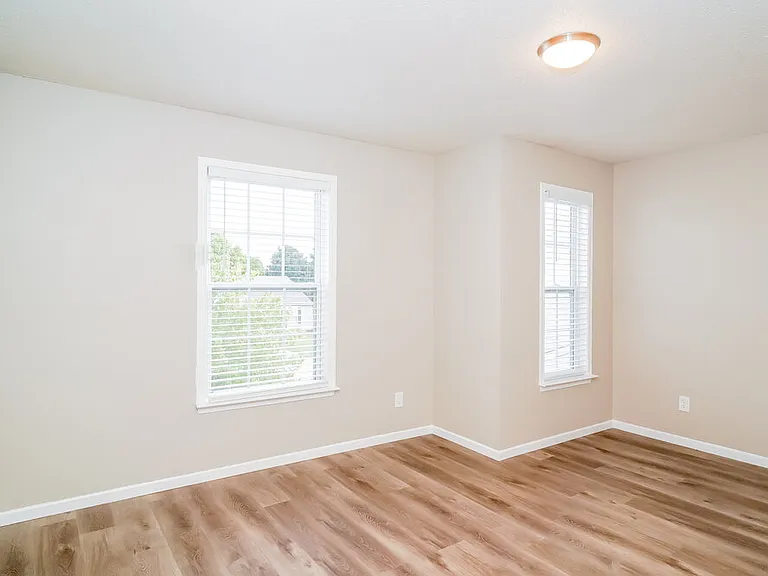 10767 Miller Dr — Photo 18