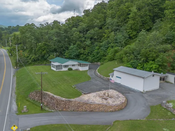 1814 Scotch Valley Rd, Hollidaysburg, PA 16648