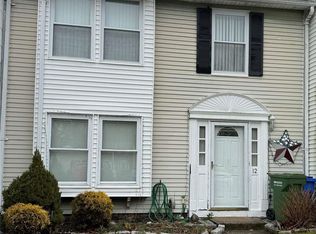12 Lexington Ct, Coram, NY 11727